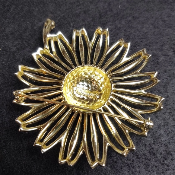 Vintage Sarah Coventry gold brooch - Picture 2 of 4